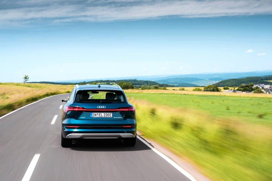  Audi e-tron 55 Quattro 2019 года  (WW) (фото 375 из 452)